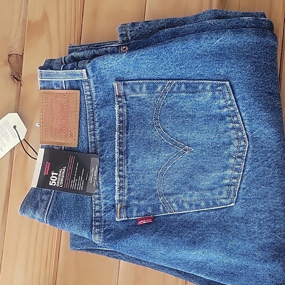 Brand new levis with tags - Picture 2 of 2